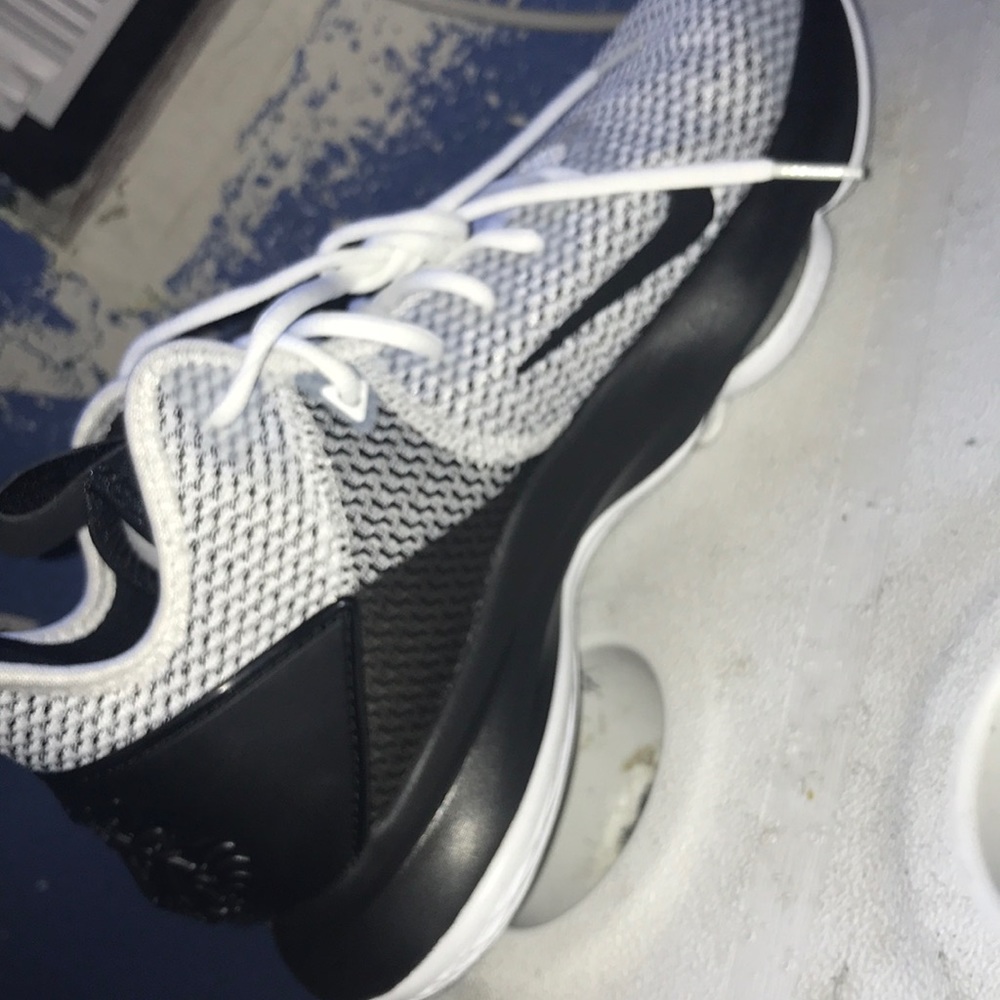 New lebron 4s never worn - Picture 3 of 5